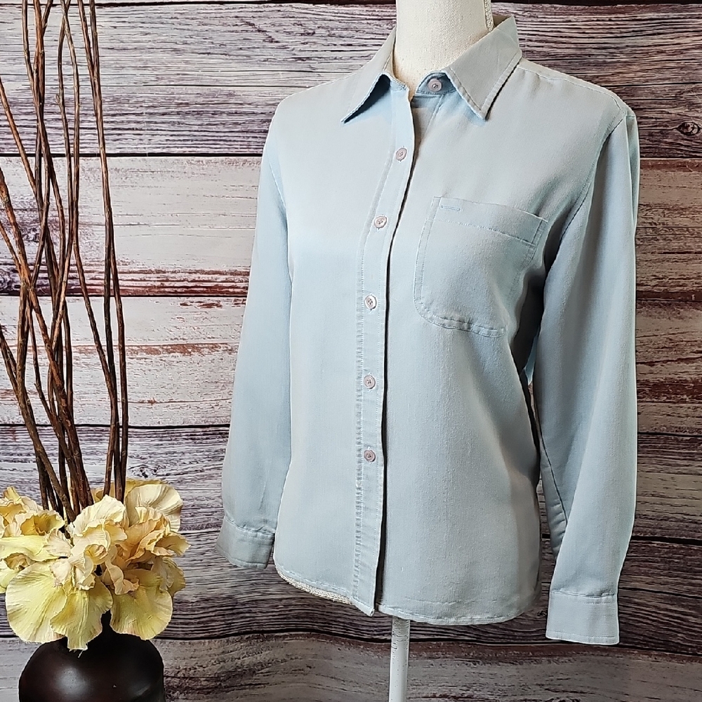 NEW VILLAGER SPORT BLUE LONG SLEEVE BUTTON-UP COLLARED BLOUSE *FLAWED*